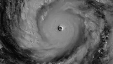Tormenta más poderosa de 2014 va hacia Japón
