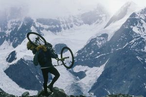 Atletas reviven las rutas más desafiantes del mundo