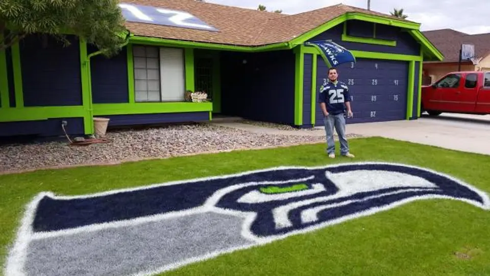 Aficionado pinta su casa con colores de Halcones Marinos