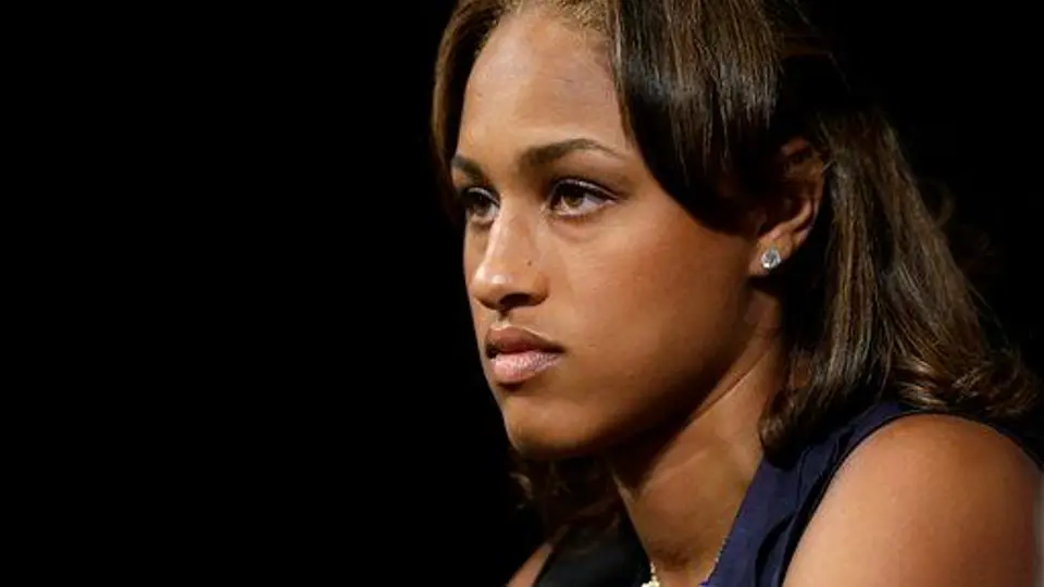 Esposa de Ray Rice lo defiende