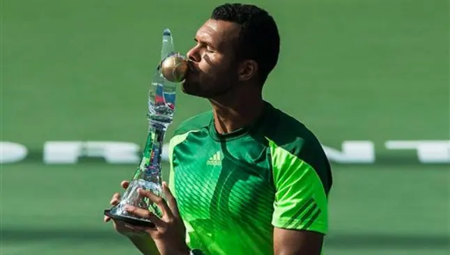 Tsonga vence a Federer y se corona en Toronto