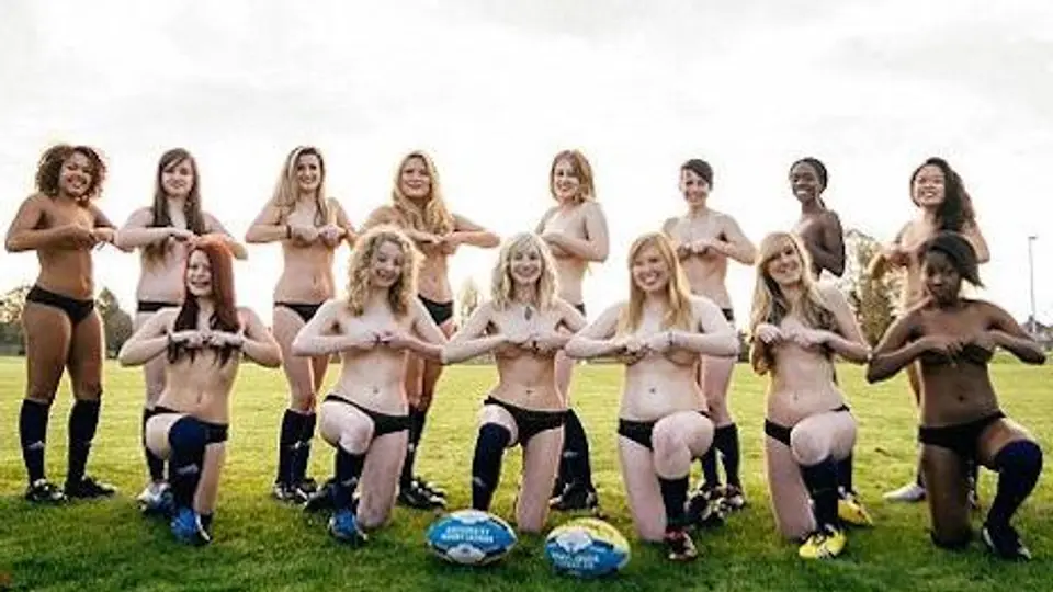 Jugadoras de rugby lanzan sexy calendario
