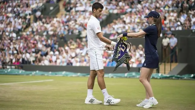 Djokovic estalla contra chica recoge pelotas