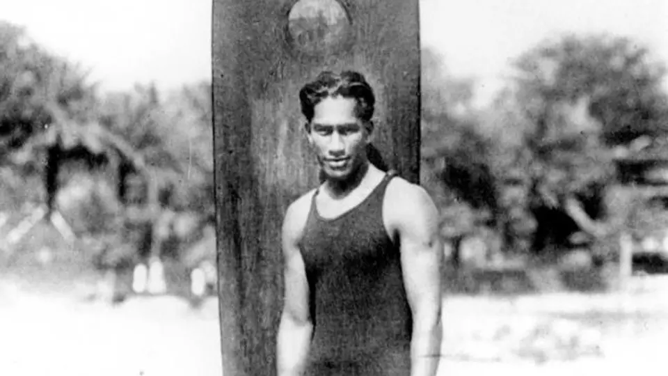 Google homenajea al padre del surf moderno