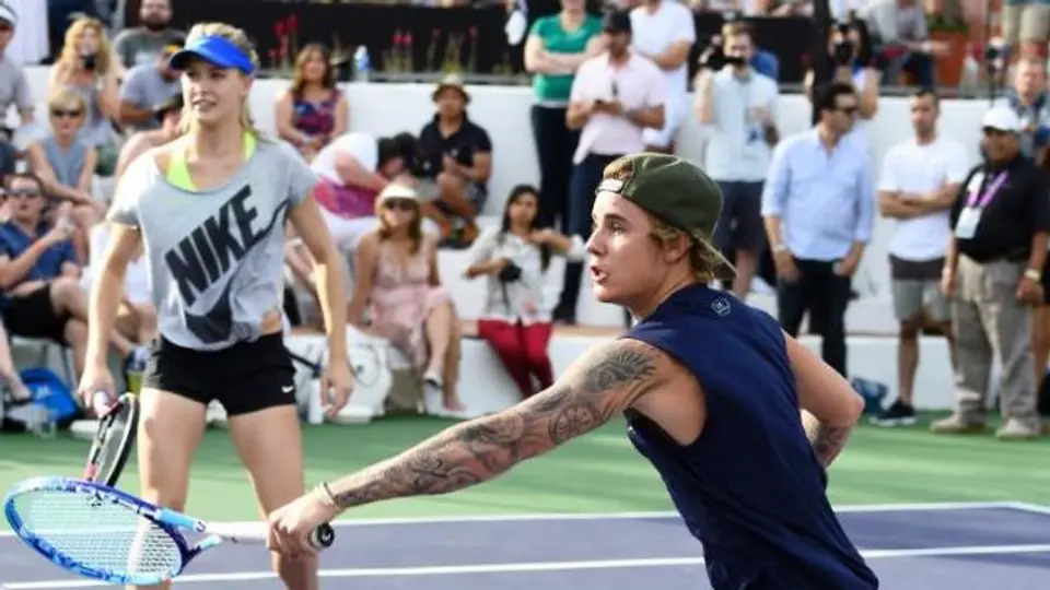 Bouchard juega dobles con Justin Bieber en partido benéfico