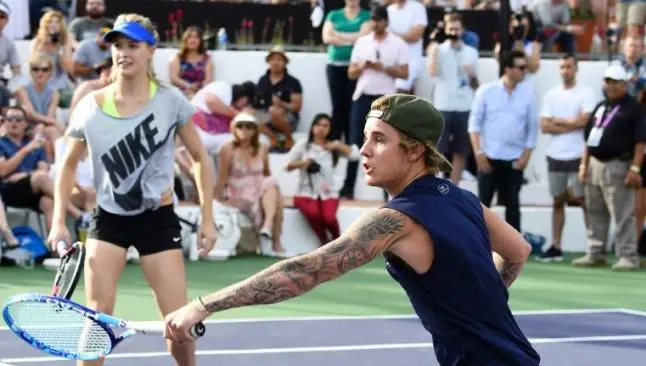 Bouchard juega dobles con Justin Bieber en partido benéfico