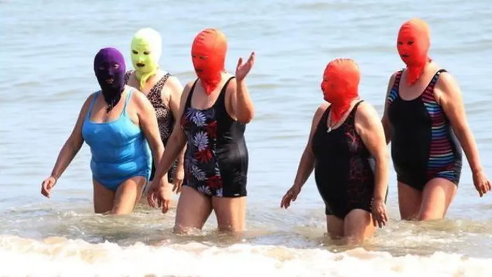'Facekini' se vuelve tendencia en las playas de China