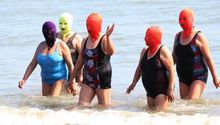 'Facekini' se vuelve tendencia en las playas de China