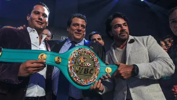 Presentan Cinturón Esmeralda que disputarán Pacquiao y Mayweather