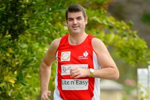 Hombre recorre Australia al estilo Forrest Gump