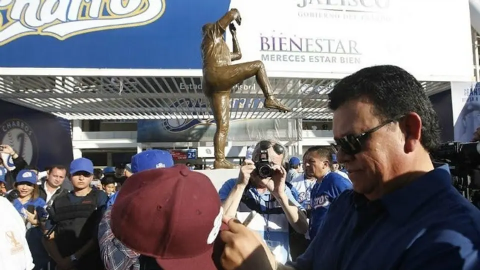 Charros de Jalisco 'inmortalizan' a Fernando Valenzuela