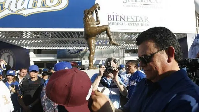 Charros de Jalisco 'inmortalizan' a Fernando Valenzuela