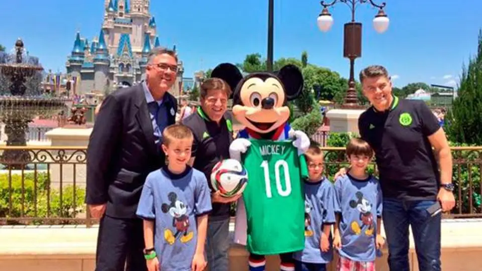 Piojo Herrera y González Iñárritu visitan Disney