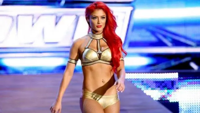 Implantes de seno podrían acabar con carrera de Diva Eva Marie