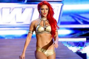 Implantes de seno podrían acabar con carrera de Diva Eva Marie