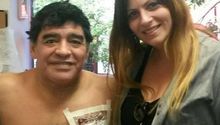 Maradona, en polémica por tatuaje en honor a su novia