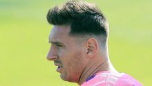 Messi estrena 'look' en su regreso al Barça