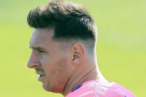 Messi estrena 'look' en su regreso al Barça