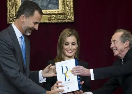 Amigovio y tuit, nuevas palabras en el diccionario de la RAE