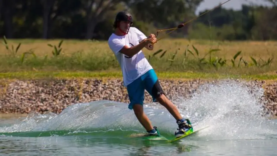 Ramón Fuentes se abre camino para ser ícono del wakeboard
