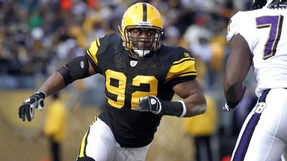 James Harrison sale del retiro y regresa con los Acereros