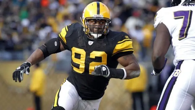 James Harrison sale del retiro y regresa con los Acereros