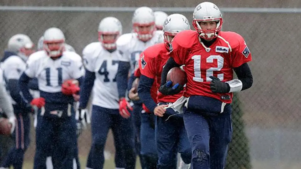 Brady resta importancia a sus antecedentes contra Cuervos