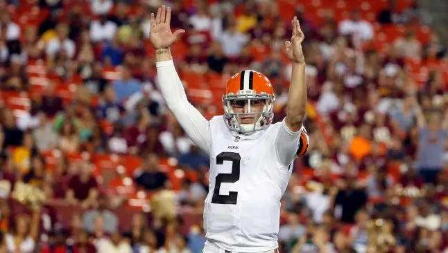 NFL multa a Johnny Manziel por seña obscena