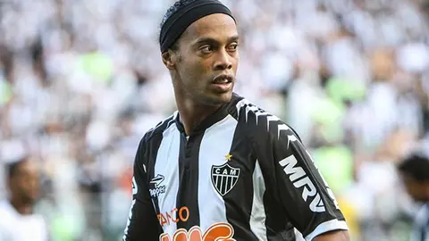 Ronaldinho, en negociaciones con Querétaro