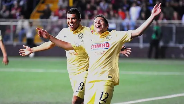 Pablo Aguilar y Moisés Velasco festejan un gol | MEXSPORT