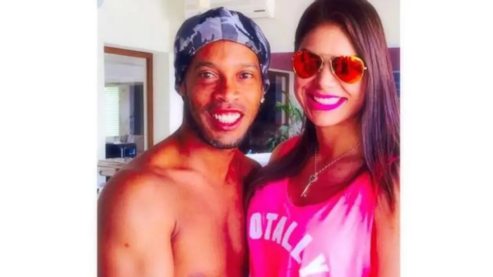 Ronaldinho tendría romance con hermana de Carlos Salcedo