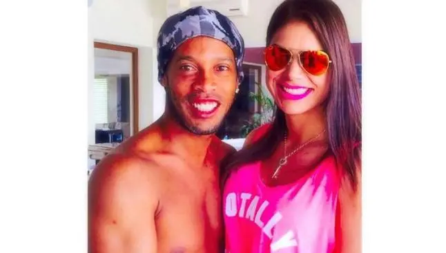 Ronaldinho tendría romance con hermana de Carlos Salcedo