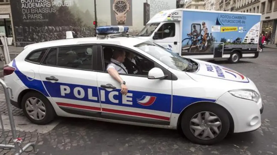 Policía dispara cerca de la meta del Tour de Francia