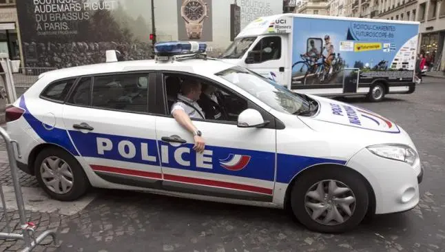 Policía dispara cerca de la meta del Tour de Francia