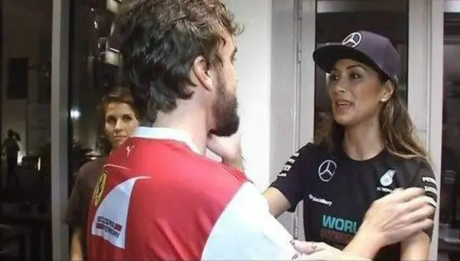 Novia de Lewis Hamilton coquetea con Fernando Alonso