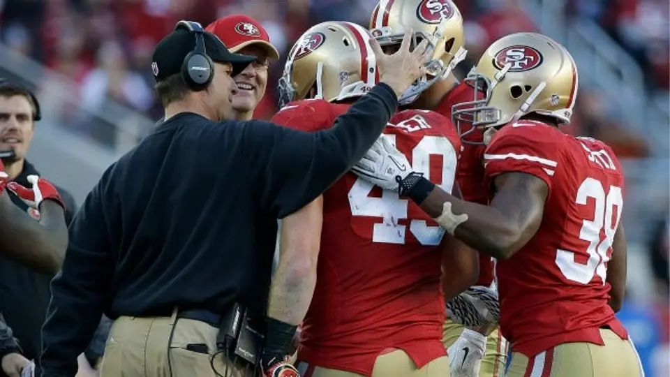 49ers gana en despedida de Harbaugh