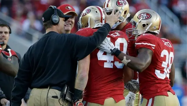 49ers gana en despedida de Harbaugh