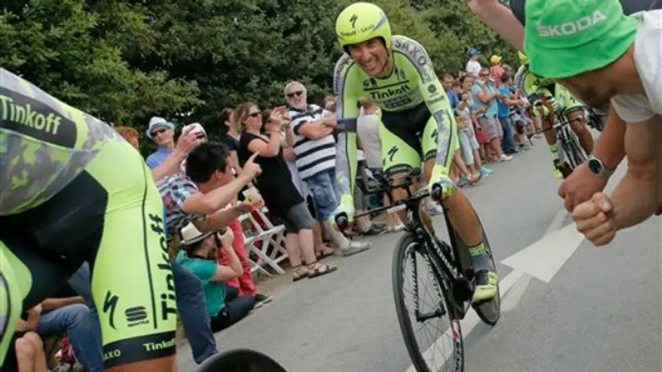 Ciclista italiano deja el Tour de Francia por cáncer testicular