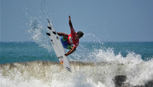 Carlos Muñoz, representante latino en Mundial de Surf