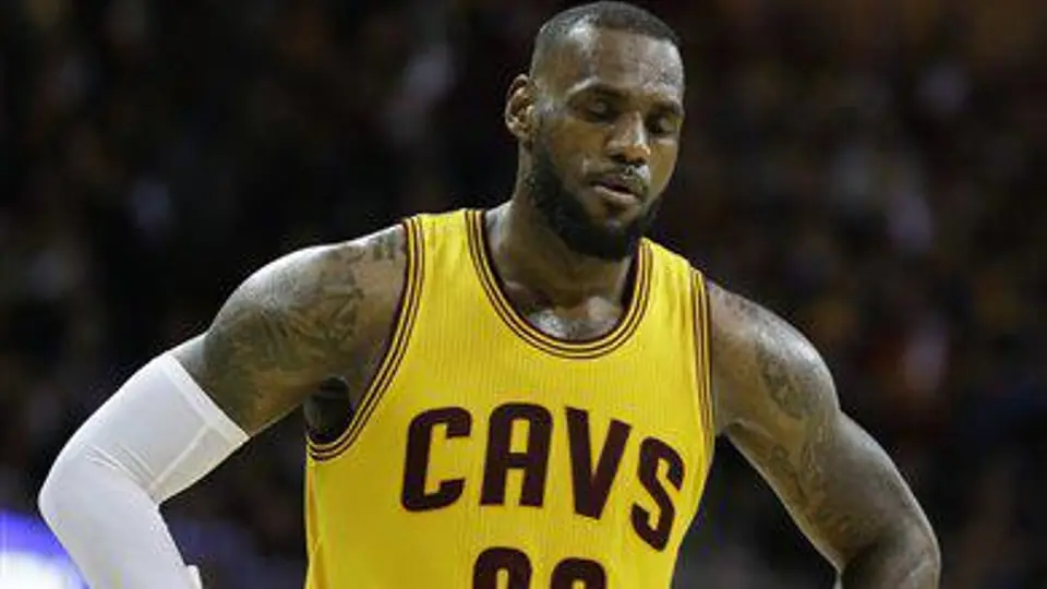 LeBron muestra accidentalmente partes íntimas