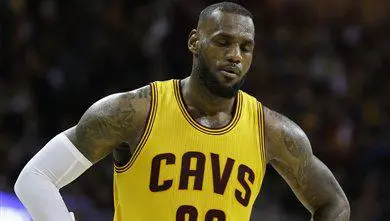LeBron muestra accidentalmente partes íntimas