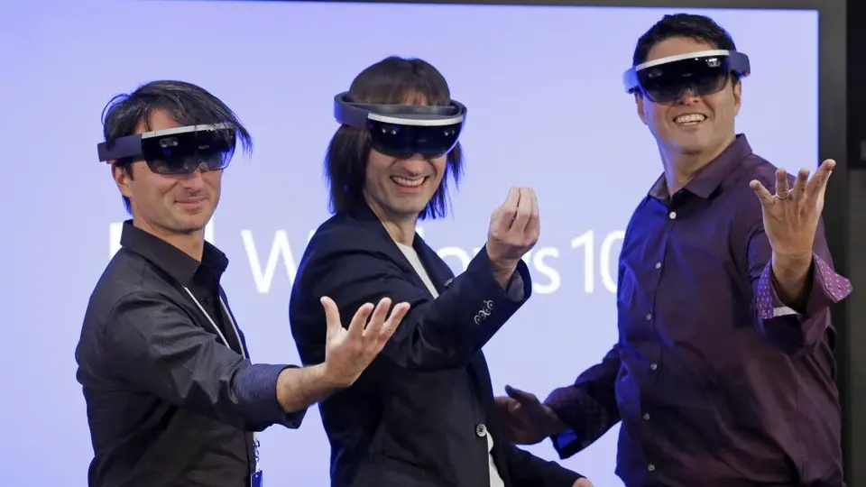 Microsoft presenta los HoloLens