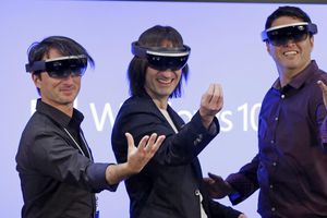 Microsoft presenta los HoloLens