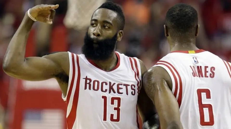 Rockets evita barrida con triunfo sobre Warriors