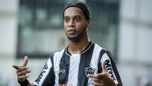 Ex novia de Ronaldinho le desea suerte en México