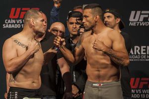 Velásquez y Werdum vencen a la báscula sin problemas