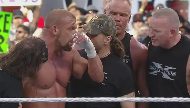 Triple H y DX derrotan a Sting con NWO