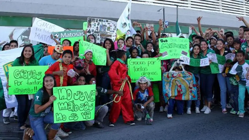 Afición de León marcha para pedir permanencia de Matosas