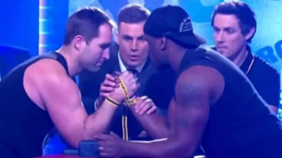 Exjugador de rugby se rompe brazo jugando a las vencidas