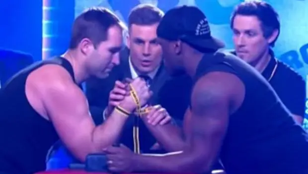 Exjugador de rugby se rompe brazo jugando a las vencidas